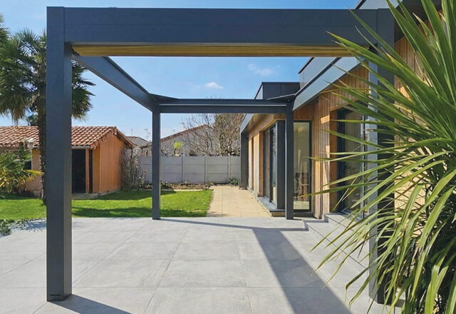 Alutoile simple, configuration tonnelle, toile rétractée